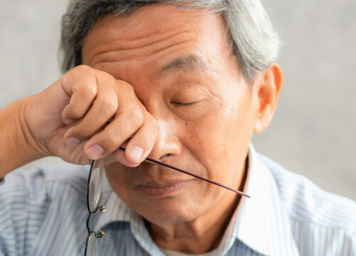 Photo of an older man with macular degeneration issues